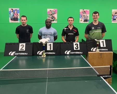 Tennis de table – photo 3 (agrandir)